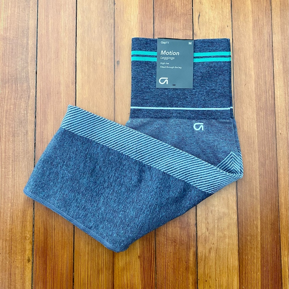 NWT GapFit High Rise Fitted Motion Leggings Size M